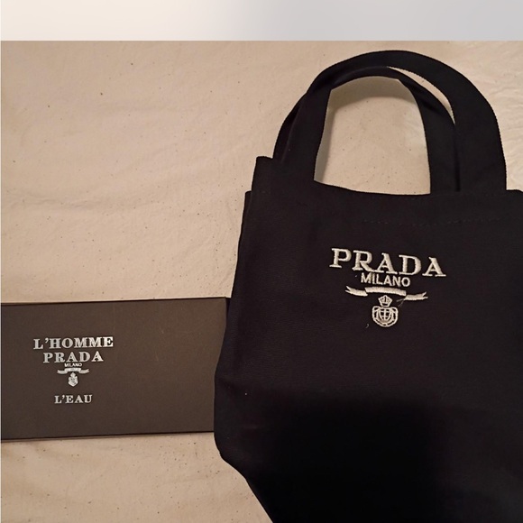 Prada - Picture 1 of 1